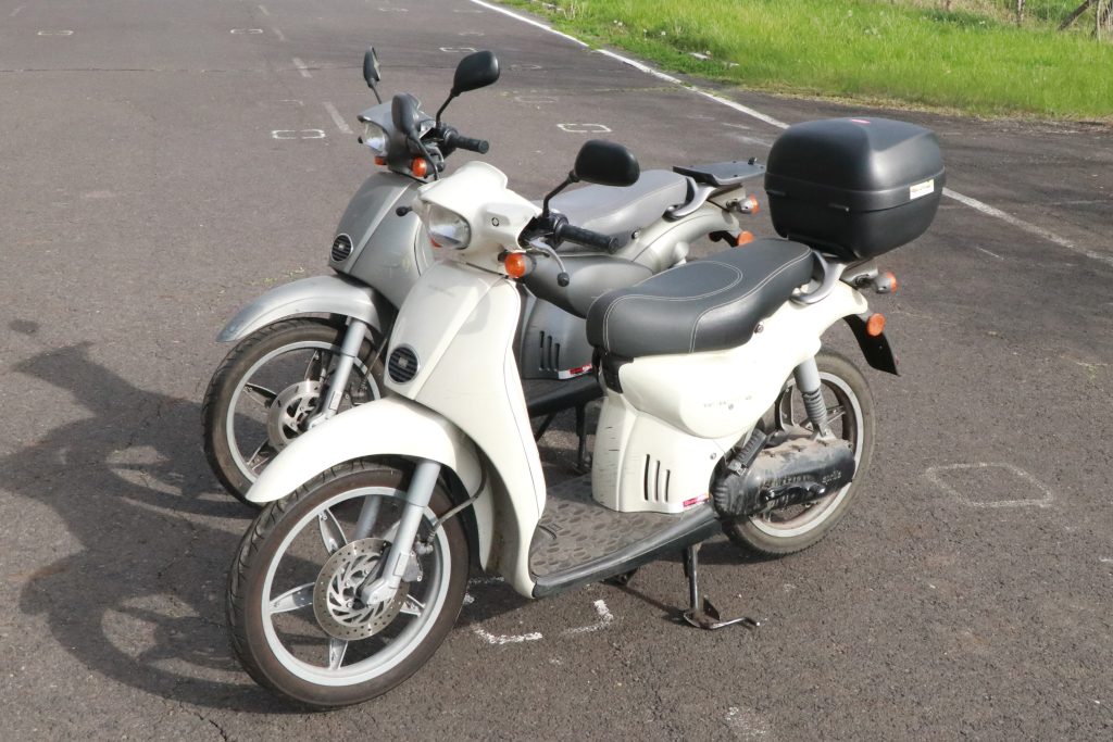"AM"- Aprilia Scarabeo segédmotor- AM kategória-Kis Autós-Motoros Iskola (Békés)