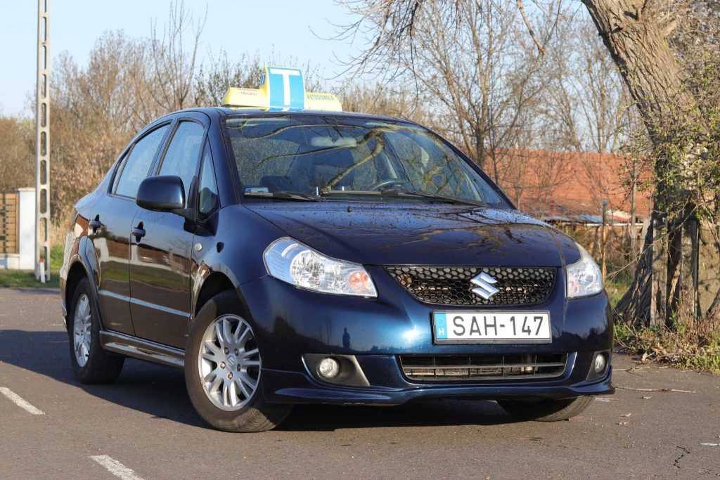 "B"- Suzuki SX4 személygépkocsi- "B" kategória- KIS Autós-Motoros Iskola (Békés)